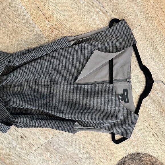 CLUB MONACO Tweed Cap Sleeve Notch Neck Wide Leg Jumpsuit - size 10 - Picture 6 of 7